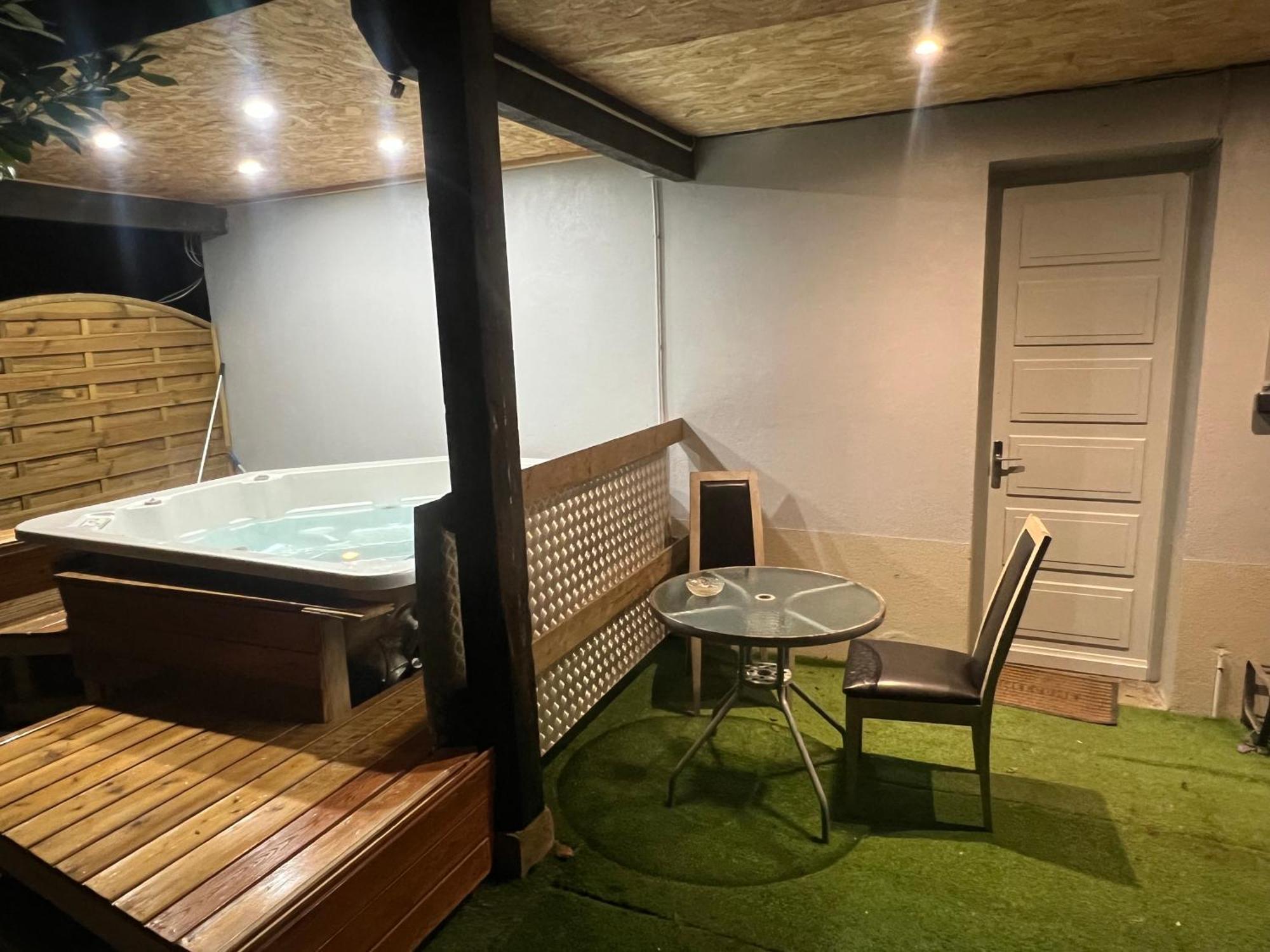 Le Gite Du Cavalier Au Coeur De La Foret/Jacuzzi Dole Exterior photo